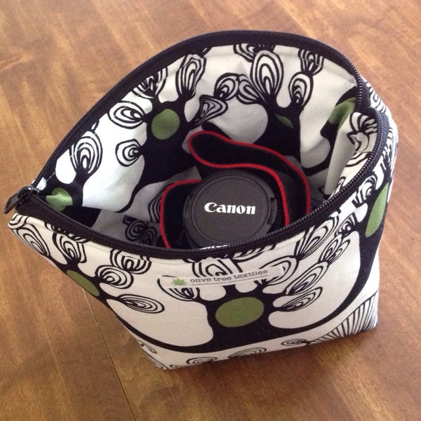 moderne gewatteerde camera invoegen / / dslr rits pouch / / canon rebel zak / / funky bomen / / klaar voor schip