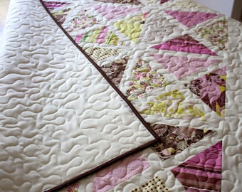 Neugeborenen vorhanden / / Baby Mädchen Quilt oder Wandbehang / / Garten Laube in rosa grün und braun Blumen / / BEREIT zu versenden