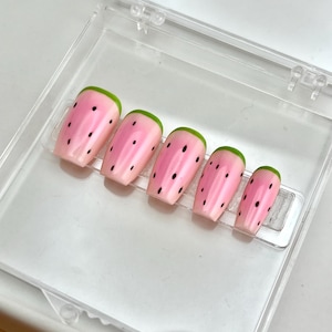 Wassermelone Slush Sommerpresse auf Nagelsets | Pastell Nägel | Milchig rosa Nägel | Fruchtige Nägel | Kurze wiederverwendbare Nägel | Langlebig |  Personalisierbar