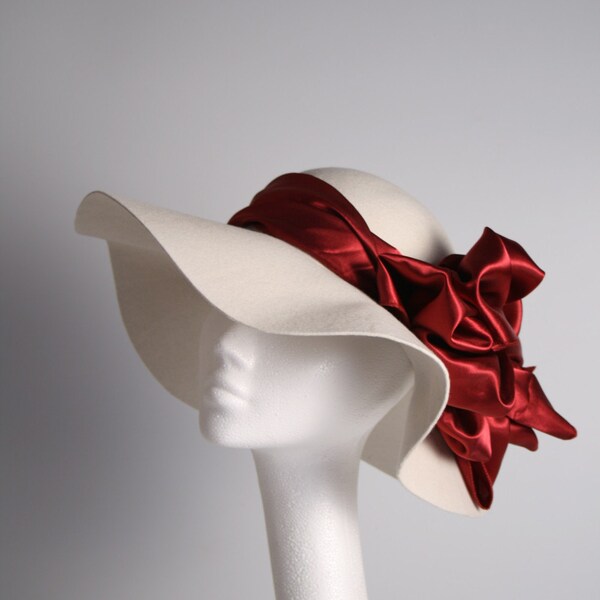 Floppy brimmed felt hat