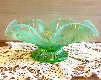 Tigela antiga Dugan Keyhole verde opalescente