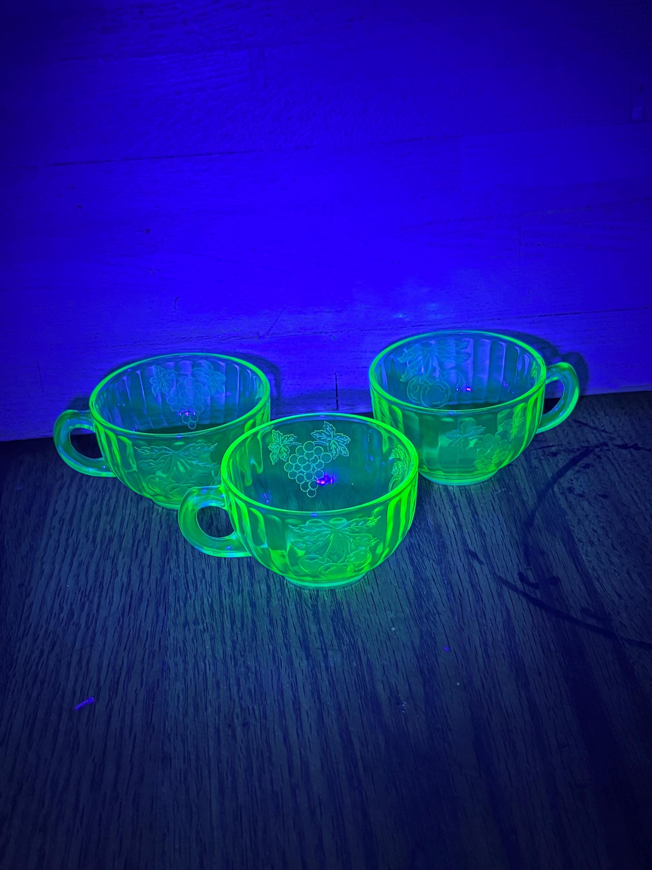 ウランガラスティーカップトリオ - Etsy 日本