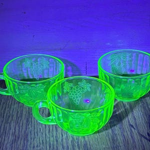 ウランガラスティーカップトリオ - Etsy 日本