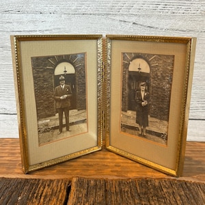 Vintage klappbarer goldener Bilderrahmen mit Vintage Fotos