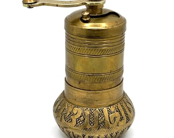 Antike Pfeffermühle aus Messing