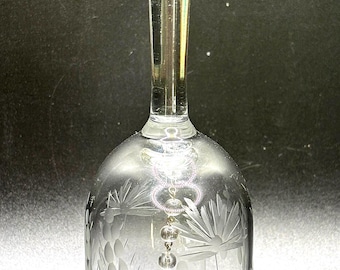 Par de campanas decorativas vintage de cristal transparente grabado.