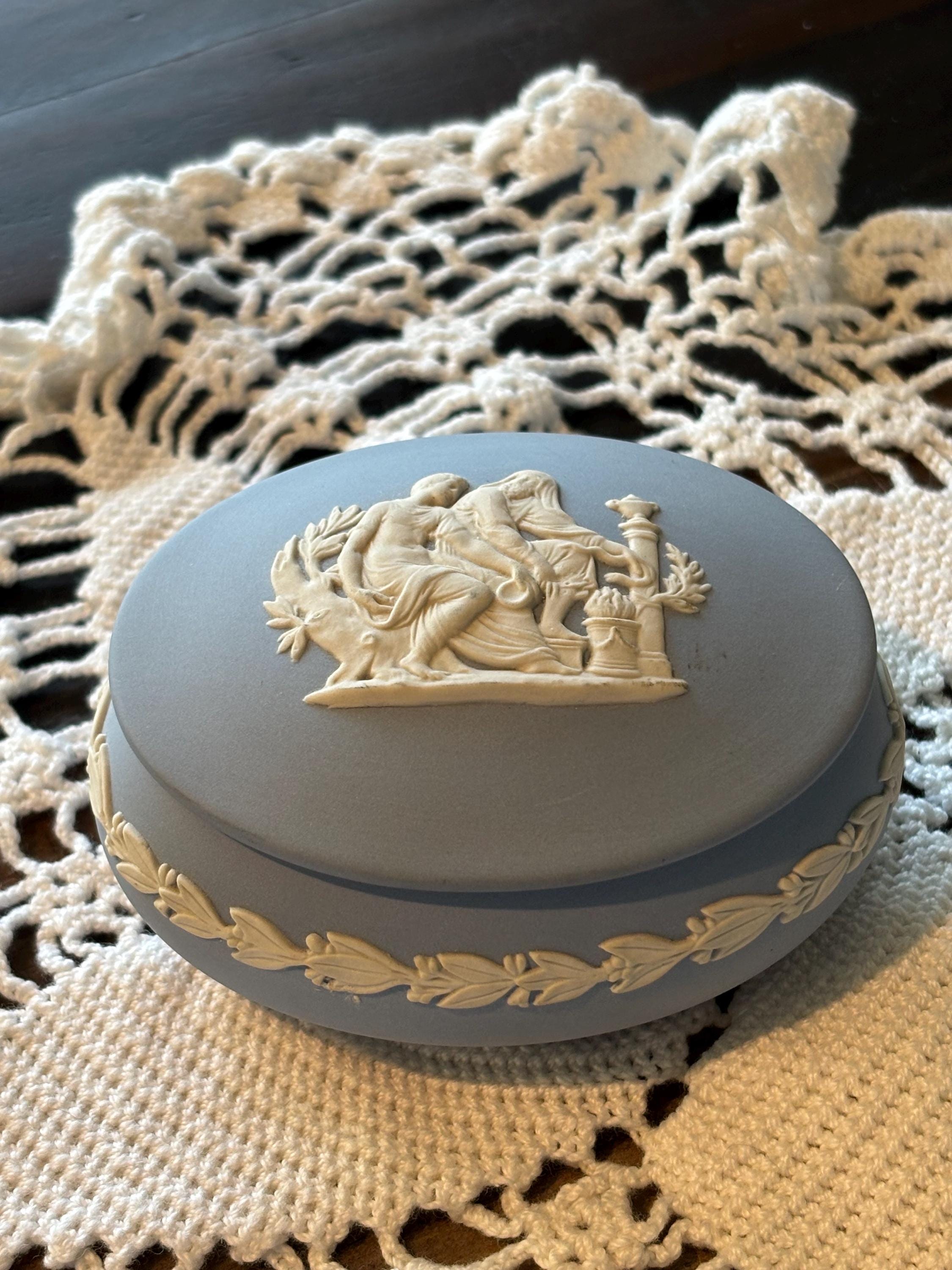 ウエジウッド、小物入れ⁉️かなり古いもの‼️ ヴィンテージ ウェッジウッド 磁器小物入れ - Etsy 日本