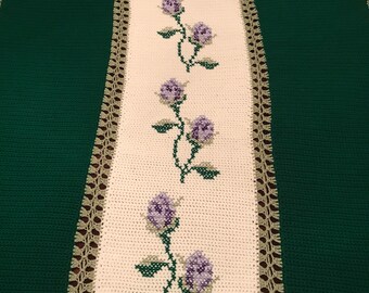 Lavender Roses Crochet Throw Blanket with Green Trimming