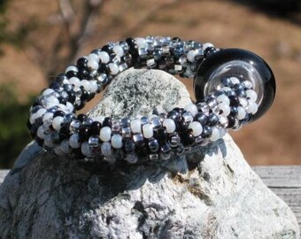 Top Hat bead crochet bracelet....FREE SHIPPING.....................