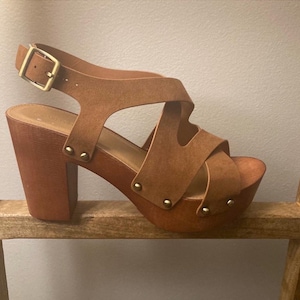 Retro Tan Platform Sandals: 70s Chunky Criss Cross Heels - Size 7.5