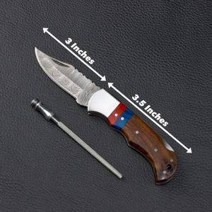 Folding size of Damascus pocket is 3.5"