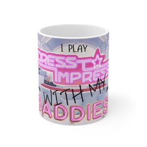 Ich spiele Dress to Impress with my BADDIES DTI Dress to Impress Roblox Fashion Game 11oz Keramik Kaffeebecher