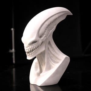 Alien Bust STL Sci Fi Creature Head 3D Print Horror Sculpture Model
