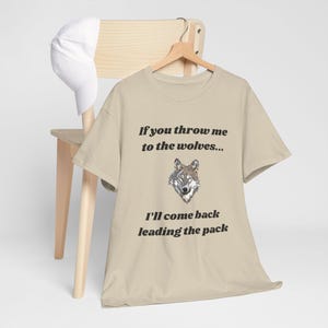 T-shirt motivant, t-shirt mentalité alpha, chemise graphique inspirante, vêtement d'autonomisation, haut avec citation, thème de la résilience