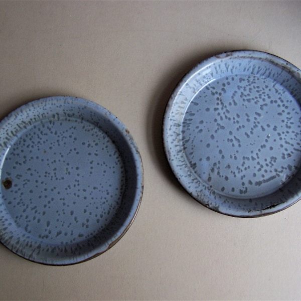 Vintage Gray Enamel Pie Plates / Farmhouse / Vintage Kitchen / Rustic