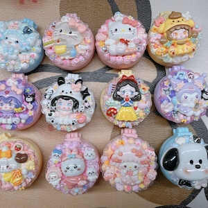 Bolsa misteriosa con espejo y peine hecha a mano/Cepillo de pelo plegable Sanrio/Hecho a mano/Regalo de Navidad/Regalo para niños/Estilo de dibujos animados/Regalo de cumpleaños