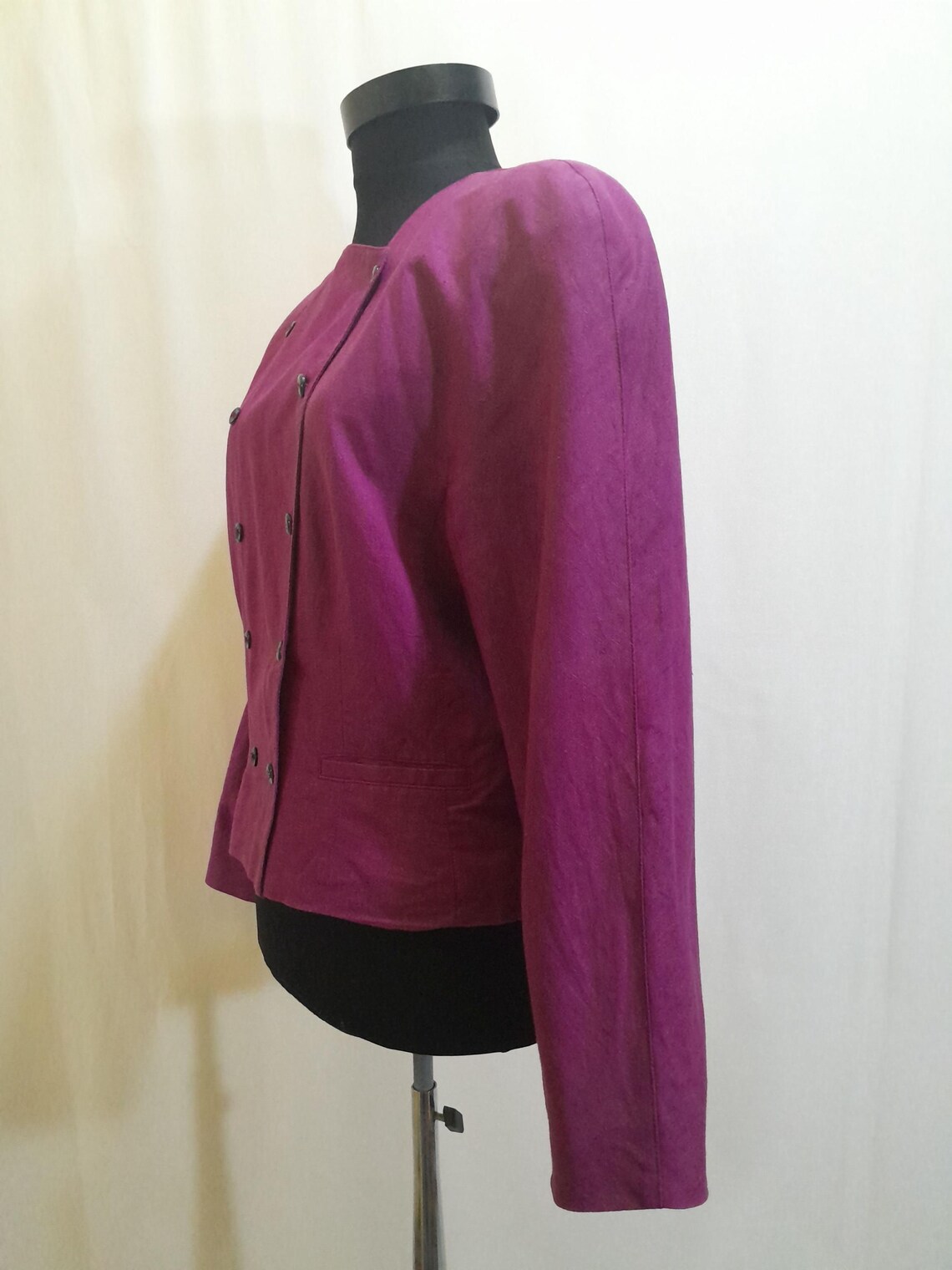80s Vintage cropped double breasted purple linen blend blazer , women jacket, Foto 4 von 5