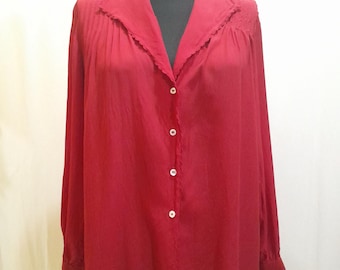 Elegante, langärmelige Bluse aus roter Seide im Vintage-Stil der 80er Jahre mit Knopfleiste
