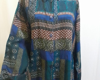 Camicetta vintage anni '80 in seta, con bottoni, a maniche lunghe con motivo geometrico