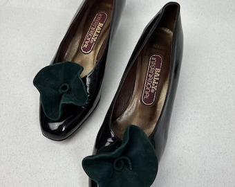 Vintage Bally Leather Heels: 1980s Italian Designer Pumps with Velvet Flower