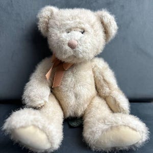 Ivanka Russ Bear, 34 cm (13.39 inches), Soft Plush Collectible, Classic Teddy Bear, Perfect Gift, Vintage Teddy Bear Stuffed Plush With Bow