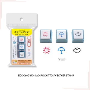 Puede incluir: Un juego de sellos meteorológicos Kodomo No Kao Pochitto! Los sellos presentan un diseño de sol, paraguas y nube. Cada sello mide aproximadamente 6 mm y viene en una carcasa azul claro. El juego está empaquetado en una bolsa de plástico transparente.