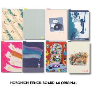 Puede incluir: Un conjunto de diez diseños originales de Hobonichi Pencil Board de tamaño A6. Los diseños incluyen un oso panda, un gato, una llama, un cielo estrellado, un paisaje urbano y mucho más. Las tablas están hechas de cartón resistente y son perfectas para dibujar, esbozar y escribir.