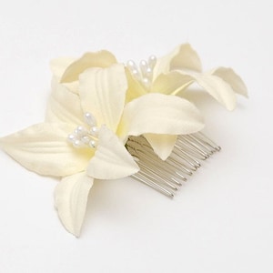 Cream, Ivory Lilies hair comb, any occasion, wedding, bridesmaid, hairpiece image 1