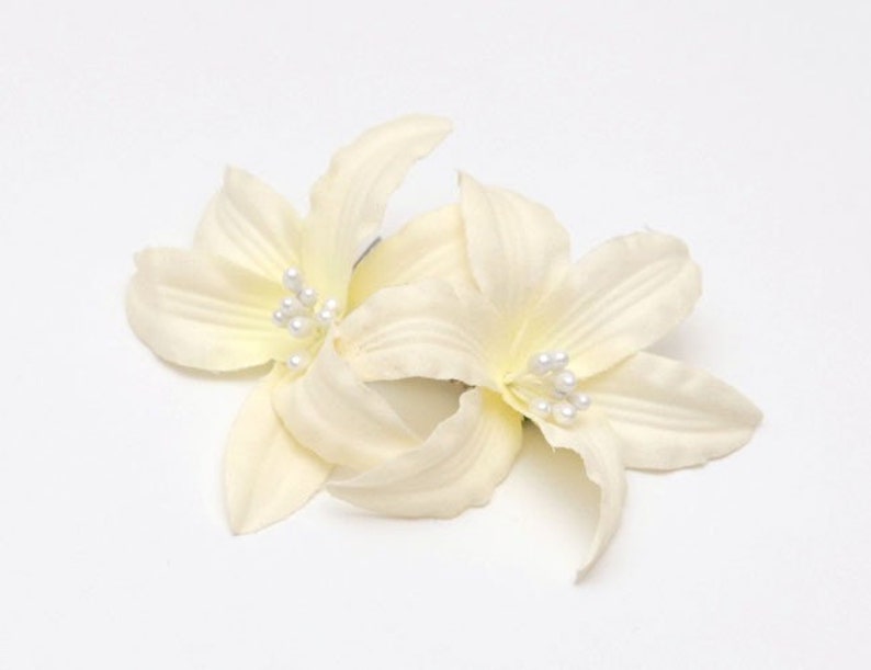 Cream, Ivory Lilies hair comb, any occasion, wedding, bridesmaid, hairpiece image 3