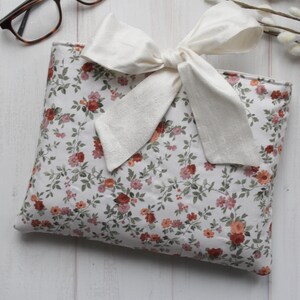 Quilted Bible Cover, Bow Bible Sleeve Cover, Brown Floral Quilted Bible Sleeve, Gift for Women, Christian gift for Women, Fabric Bible Cover