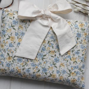 Quilted Bible Cover, Bow Bible Sleeve Cover, Yellow Floral Quilted Bible Sleeve, Gift for Women, Christian gift for Women,Fabric Bible Cover