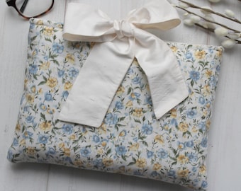 Quilted Bible Cover, Bow Bible Sleeve Cover, Yellow Floral Quilted Bible Sleeve, Gift for Women, Christian gift for Women,Fabric Bible Cover