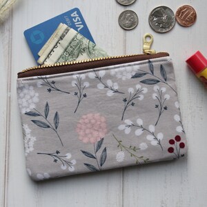 Estuche pequeño con cremallera, monedero de tela, monedero floral gris, monedero, portatarjetas de vacunas, bolsa de cosméticos, regalos para ella, bolsa de auriculares