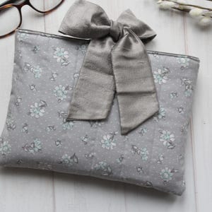Quilted Bible Cover, Bow Bible Sleeve Cover, Gray Floral Quilted Bible Sleeve, Gift for Women, Christian gift for Women, Fabric Bible Cover