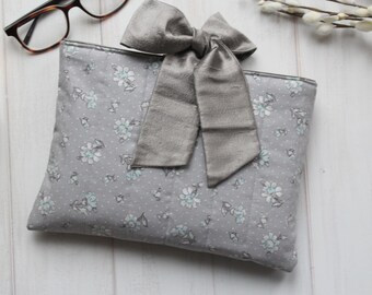 Quilted Bible Cover, Bow Bible Sleeve Cover, Gray Floral Quilted Bible Sleeve, Gift for Women, Christian gift for Women, Fabric Bible Cover