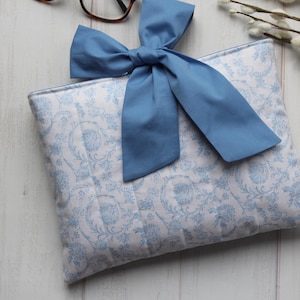 Quilted Bible Cover, Bow Bible Sleeve Cover, Blue Floral Quilted Bible Sleeve, Gift for Women, Christian gift for Women, Fabric Bible Cover