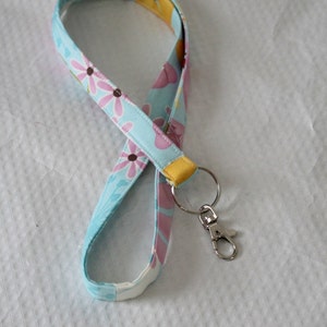 Floral Lanyard / Blue Lanyard / Badge Lanyard / Keychain / Key Lanyard / ID Badge Holder / Poppy Flowers / Teacher Lanyard / Pretty Lanyards