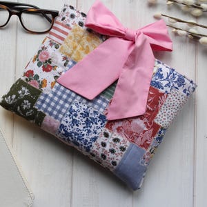 Quilted Bible Cover, Bow Bible Sleeve Cover, Patchwork Quilted Bible Sleeve, Gift for Women, Christian gift for Women, Fabric Bible Cover