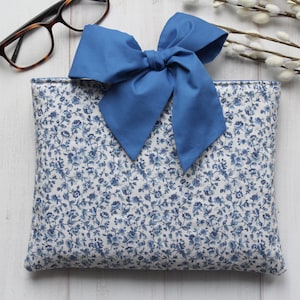 Quilted Bible Cover, Bow Bible Sleeve Cover, Blue Floral Quilted Bible Sleeve, Gift for Women, Christian gift for Women, Fabric Bible Cover