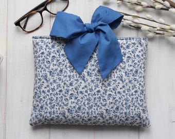 Quilted Bible Cover, Bow Bible Sleeve Cover, Blue Floral Quilted Bible Sleeve, Gift for Women, Christian gift for Women, Fabric Bible Cover