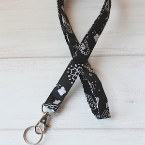 Schwarz-weißes Lanyard, Bandana-Lanyard, ID-Badge-Halter, süßes Lanyards, Schlüsselanhänger, Krankenschwester-Lanyards, Stoff-Lanyards, Geschenke für unter 10