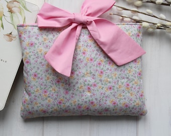 Quilted Bible Cover, Bow Bible Sleeve Cover, Pink Floral Quilted Bible Sleeve, Gift for Women, Christian gift for Women, Fabric Bible Cover