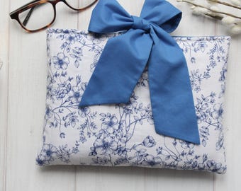 Quilted Bible Cover, Bow Bible Sleeve Cover, Blue Floral Quilted Bible Sleeve, Gift for Women, Christian gift for Women, Fabric Bible Cover