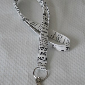 Schwarz weiß Schlüsselband / Zeitungspapier Schlüsselband / Lanyard Key / ID Ausweisinhaber / Zeitungspapier Keychain Schlüsselband / Lehrer Schlüsselband / Krankenschwester Schlüsselbänder
