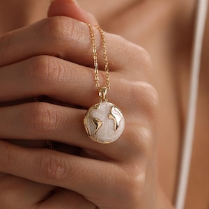 Gepersonaliseerde emaille wereldbol medaillon hanger ketting, wereldkaart ketting medaillon, foto medaillon, reiscadeau, cadeau voor haar, kerstcadeau