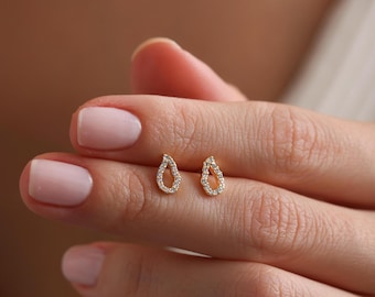 Pendientes minimalistas con forma de lágrima, chapados en oro, con forma de lágrima, pequeños pendientes colgantes, regalo de Navidad para ella, pendientes sencillos para el día a día.