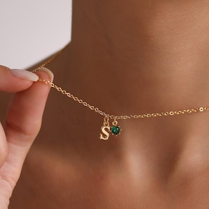 Collana con iniziale in oro e pietra portafortuna, collana con iniziale in oro, regalo personalizzato, collana con pietra portafortuna, collana per la festa della mamma, regalo di Natale