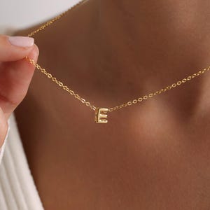 Collar con inicial de globo mini personalizado, collar con letra de burbuja pequeña personalizado, collar minimalista, regalo para ella, regalo de Navidad, regalos para mamá