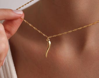 Vergoldete zierliche italienische Hornhalskette, italienische Hornhalskette, Talismanhalskette, Schutzhalskette, Geschenk für sie, alltägliche Halskette