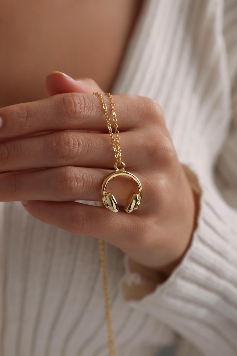 Gold Plated Dainty Headphone Pendant Necklace, Music Lover Necklace, Tiny Earphone Necklace, Everday Necklace, Gift for her, Christmas Gift